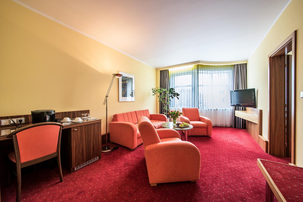 Hotel Jana Prerov Bagian luar foto
