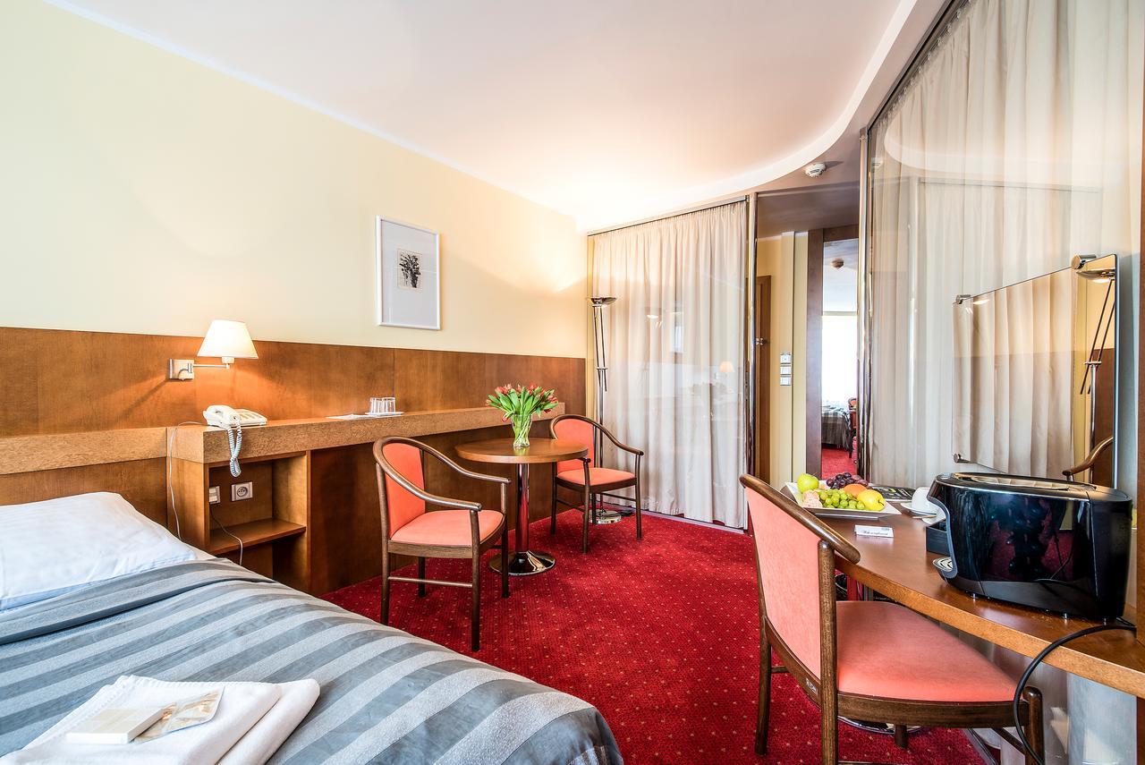 Hotel Jana Prerov Bagian luar foto