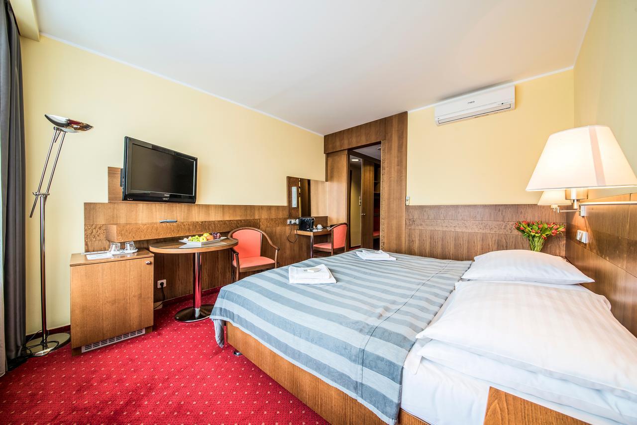 Hotel Jana Prerov Bagian luar foto