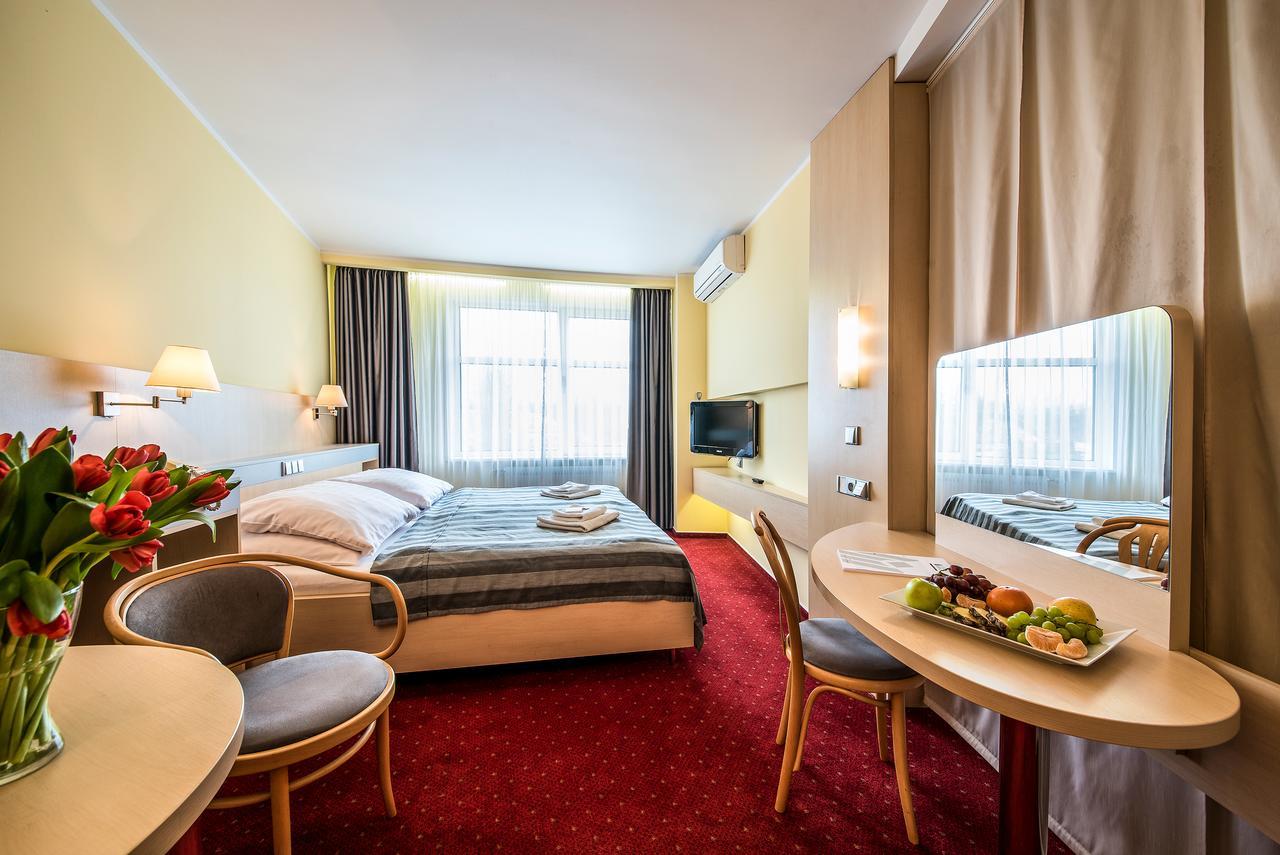 Hotel Jana Prerov Bagian luar foto