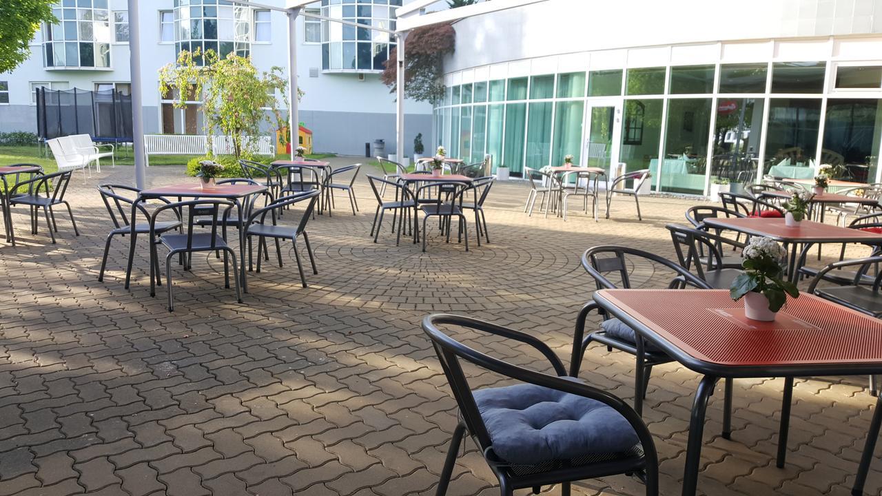 Hotel Jana Prerov Bagian luar foto