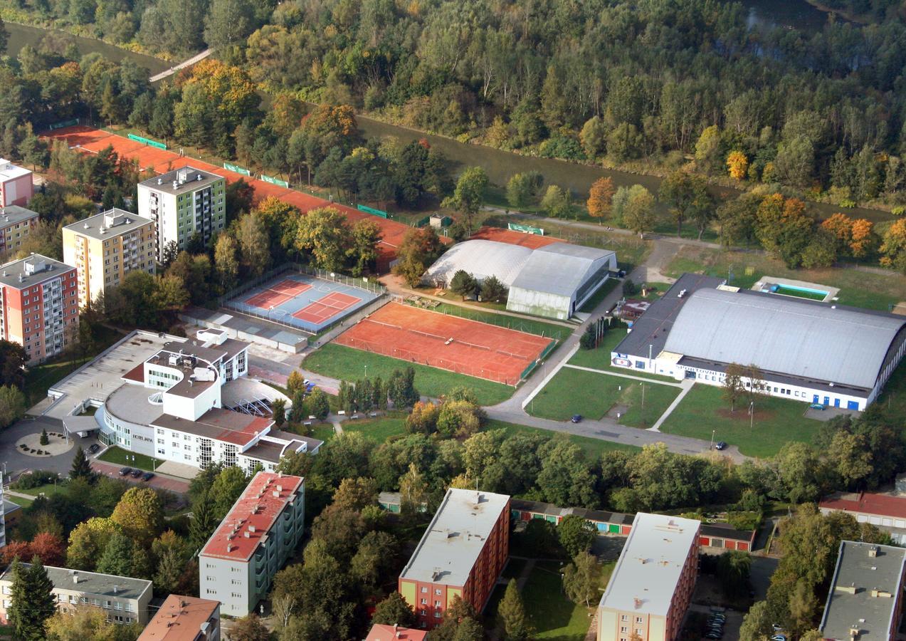 Hotel Jana Prerov Bagian luar foto