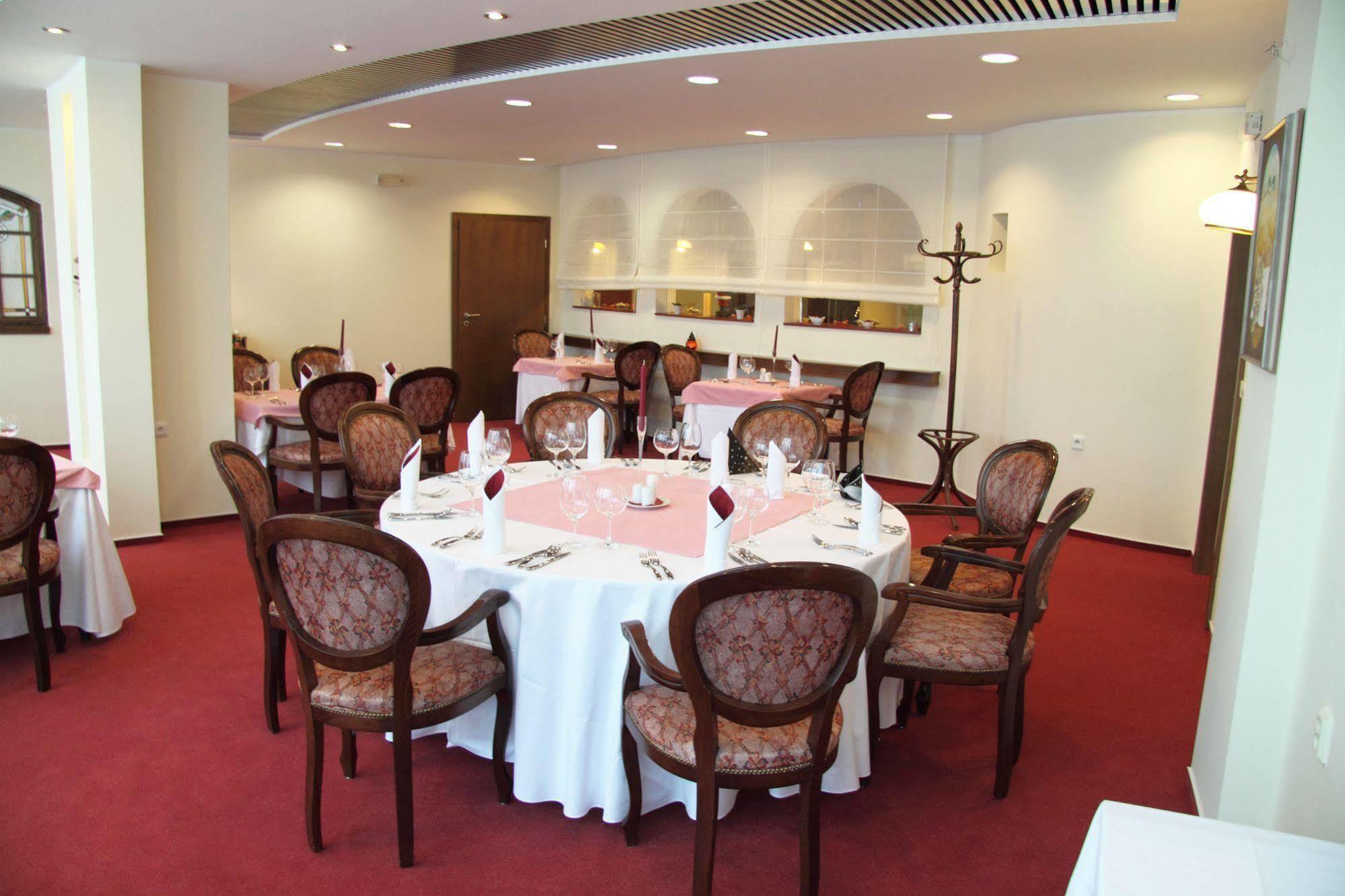 Hotel Jana Prerov Bagian luar foto