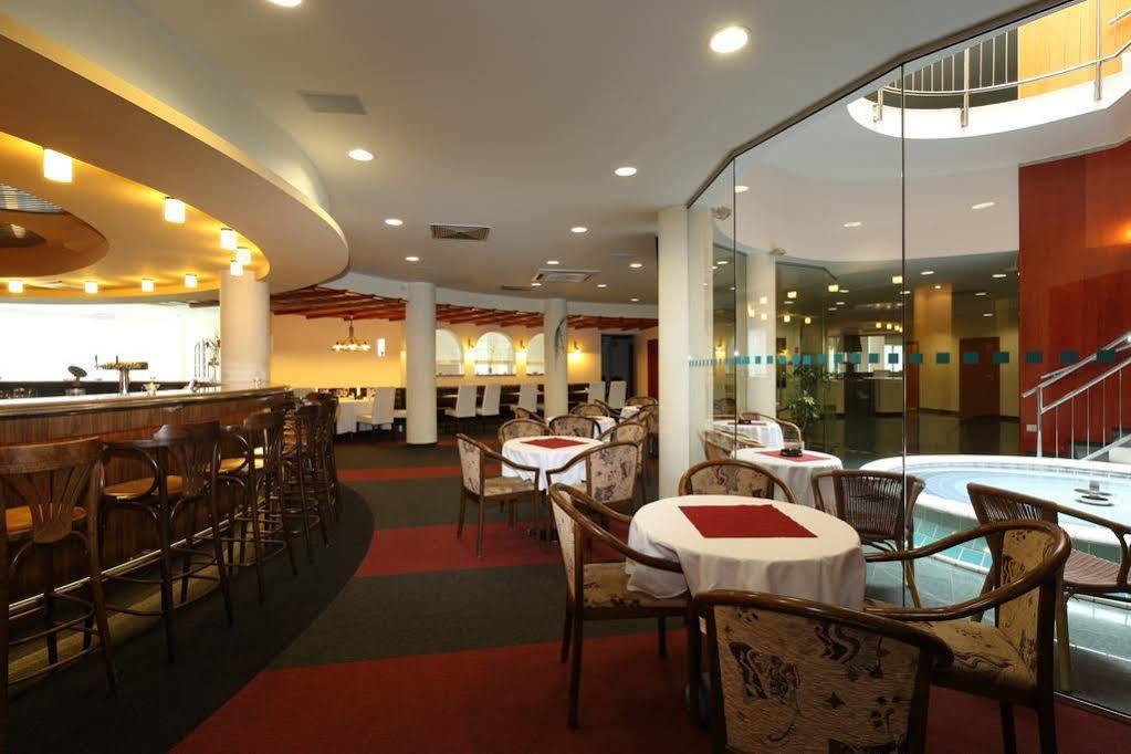 Hotel Jana Prerov Bagian luar foto