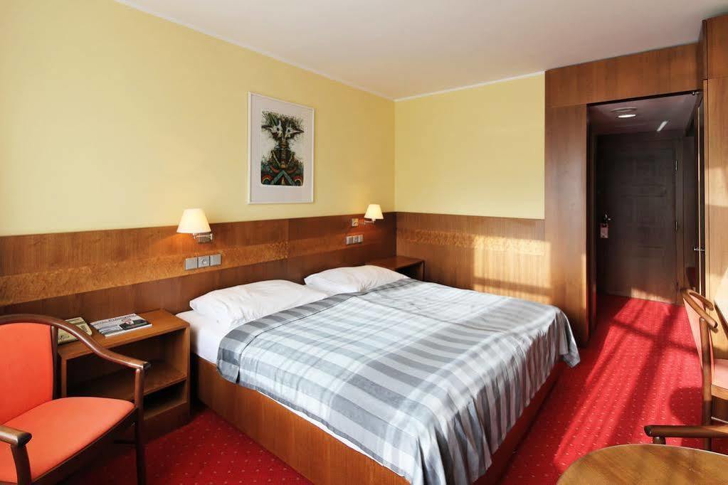 Hotel Jana Prerov Bagian luar foto
