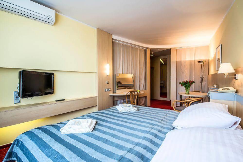 Hotel Jana Prerov Bagian luar foto