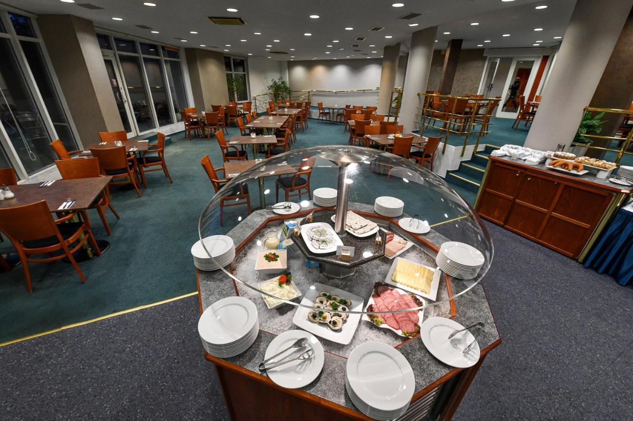 Hotel Jana Prerov Bagian luar foto