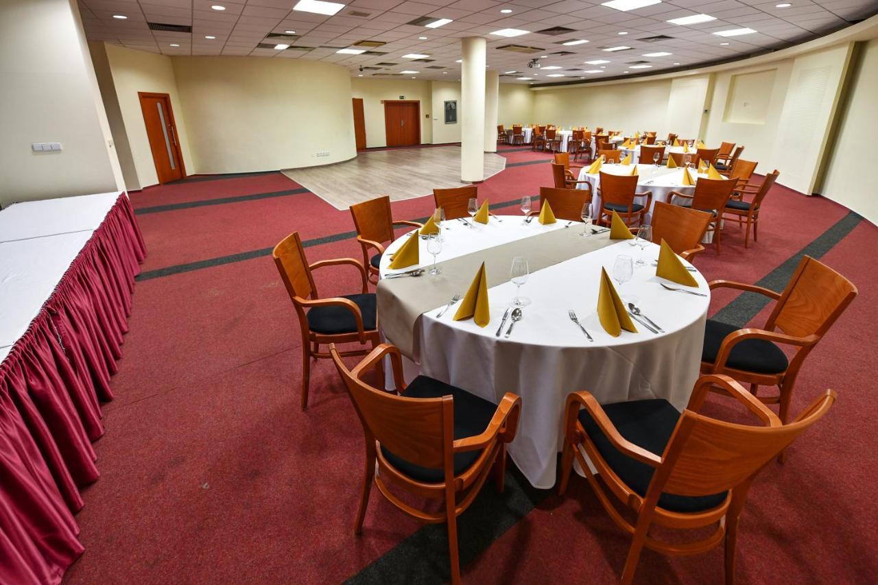Hotel Jana Prerov Bagian luar foto