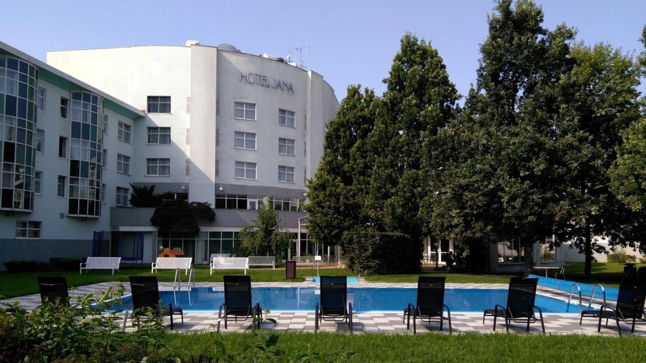 Hotel Jana Prerov Bagian luar foto