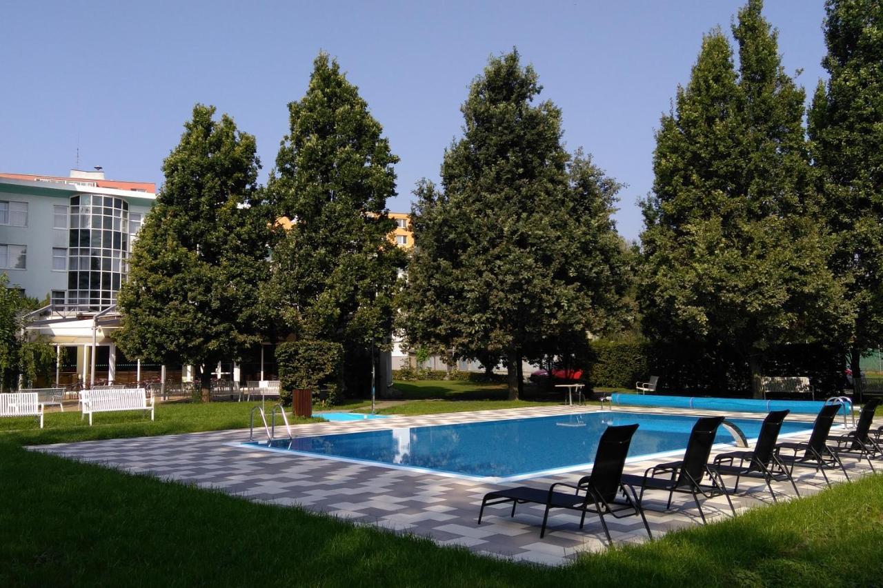 Hotel Jana Prerov Bagian luar foto